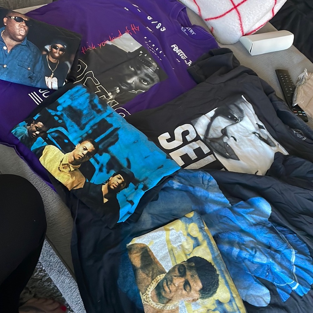 6 size small graphic T-shirt’s.